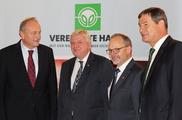 Mitgliederversammlung und Jubil�umsfeier mit (v.l.n.r.): Joachim Rukwied (Pr�sident Deutscher Bauernverband), Volker Bouffier (Hessischer Ministerpr�sident), Klaus Mugele (Aufsichtsratsvorsitzender) und Dr. Rainer Langner (Vorstandsvorsitzender).