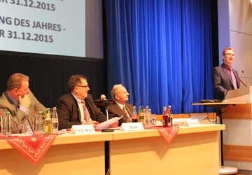 Erleichterte Stimmung �ber die stabilen Milchpreise herrschte auf der Generalversammlung der Milcherzeuger-Genossenschaft Nordbaden eG (MEG) am 7. Dezember in Mosbach.�Die Auswirkungen des Vertrages mit Danone waren f�r alle MZN-Erzeuger sehr positiv�, meinte der Aufsichtsratsvorsitzende Bernhard Roth.