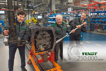 Zur Feier des 250.000 Variogetriebes legt die Fendt Gesch�ftsf�hrung selbst Hand an: (v. l.) Michael Gschwender, (Gesch�ftsf�hrer IT und Finanzen), Peter-Josef Paffen (Vorsitzender der Gesch�ftsf�hrung) und Ekkehart Gl�ser (Gesch�ftsf�hrer Produktion).