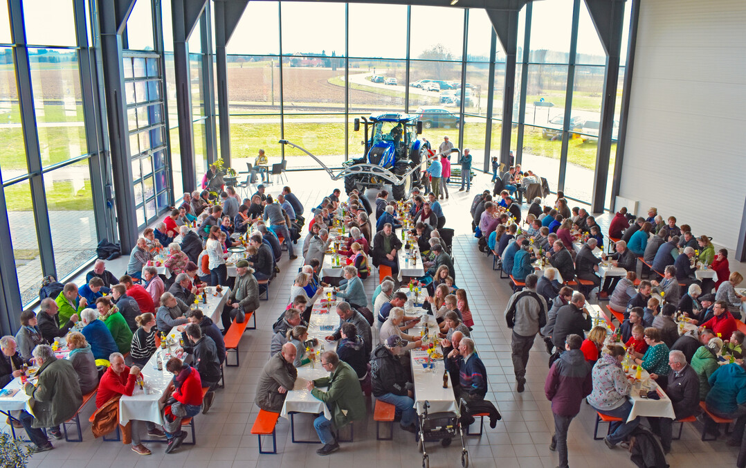 Neuer Besucherrekord bei der Fr�hjahrsausstellung der Neyer Landtechnik GmbH.