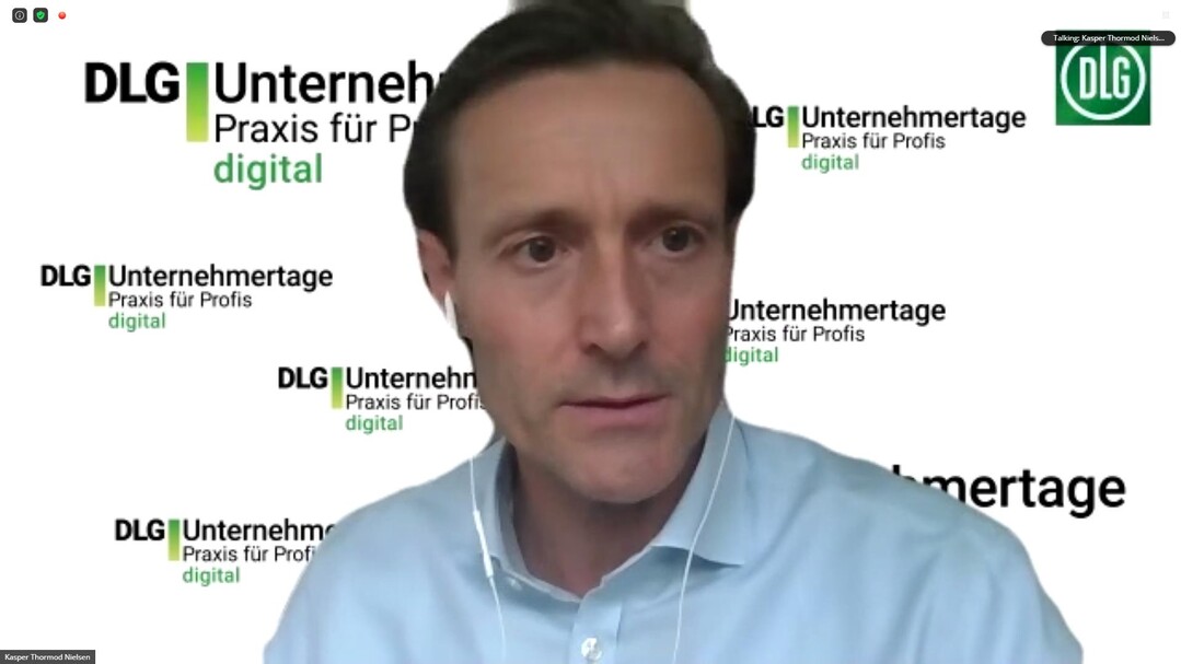 Kasper Thormod Nielsen von Arla Foods Deutschland GmbH schilderte, wie bei Arla vor allem die Sicherheit der Mitarbeiter und Landwirte zu Beginn der Corona-Pandemie im Vordergrund standen.