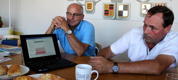 Vertrauen in die Oberland, um als Milcherzeuger nicht unterzugehen: Daf�r werben Erich H�rle (r.) Gesch�ftsf�hrer und Ewald Kostanzer, Aufsichtsratsvorsitzender im Redaktionsgespr�ch mit BWagrar. 