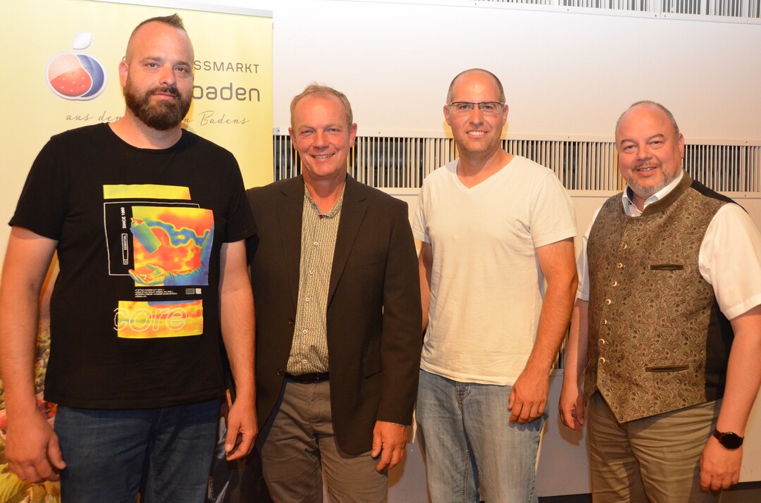 Wiedergewählt in den Aufsichtsrat wurden v.l. Thomas Schmitt aus Bühl, Markus Grimmig aus Oberkirch-Zusenhofen, Stefan Sester aus Oberkirch, hier zusammen mit Geschäftsführendem Vorstand Ulrich Dahm.