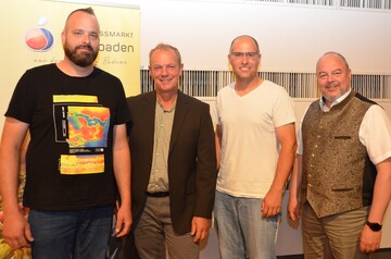 Wiedergew�hlt in den Aufsichtsrat wurden v.l. Thomas Schmitt aus B�hl, Markus Grimmig aus Oberkirch-Zusenhofen, Stefan Sester aus Oberkirch, hier zusammen mit Gesch�ftsf�hrendem Vorstand Ulrich Dahm.