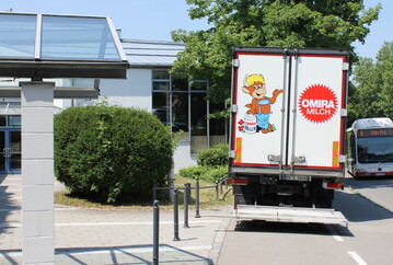Die Omira Gesellschafterversammlung im Kultur- und Kongresszentrum in Weingarten fand unter Ausschluss der �ffentlichkeit statt. Im Bild ein Omira-K�hlfahrzeug. F�r den neuen Eigent�mer Lactalis ist Omira der erste produzie-rende Betrieb in Deutschland. Die Marke Omira mit Minus L sowie die regional Marke wird es weiterhin geben.