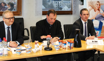 Vor großen Herausforderungen: Die Omira stellte ihre Pläne „Strategie 2020 plus“ am 13. Januar der Presse vor: (v.l.n.r.) Ralph Wonnemann, Geschäftsführer; Erich Härle, Omira-Aufsichtsratsvorsitzender und Dr. Johannes Eder, Nachhaltigkeitsbeauftragter.