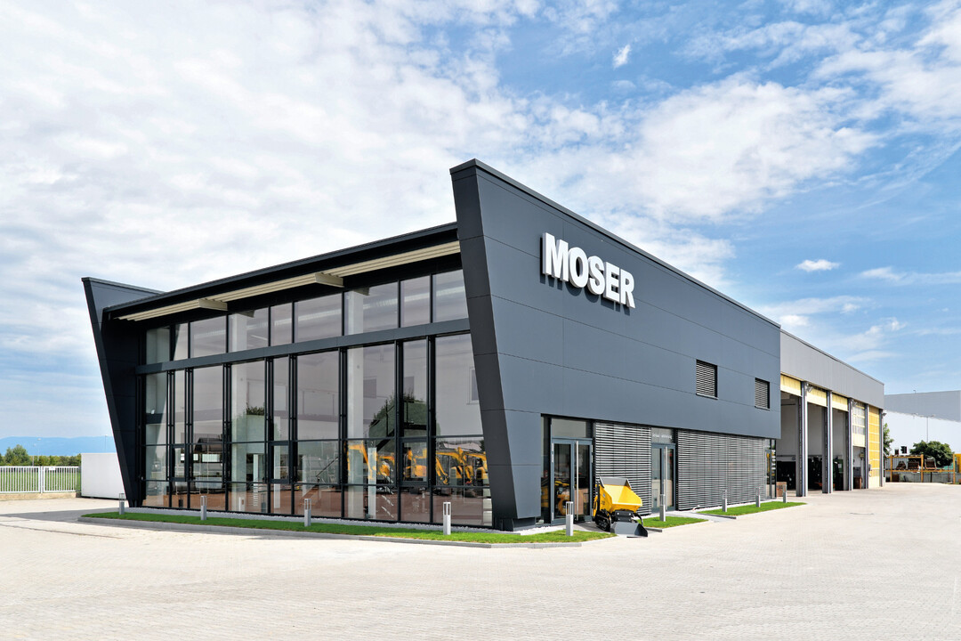 Von der �konomischen Lagerhalle bis zu architektonisch anspruchsvollen Produktionshallen mit B�ro- und Sozialbereich deckt Wolf System die gesamte Palette des Industrie- und Gewerbebaus ab. Standardisierte Systeme f�r Tragkonstruktion, Dach, Wand und Zubeh�rteile sowie ein systemorientierter Projektablauf erm�glichen wirtschaftliche und trotzdem sehr individuelle L�sungen.