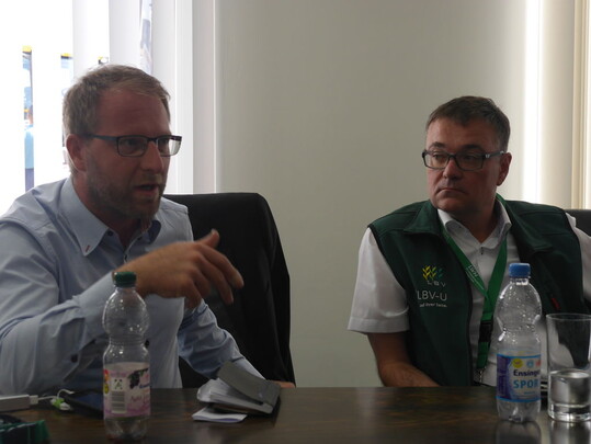 LWH-Projektleiter R�n� Otterbein und LBV-Hauptgesch�ftsf�hrer Peter Kolb (rechts) bei der Pressekonferenz am 3. Oktober 2014 auf dem Landwirtschaftlichen Hautfest (LWH).