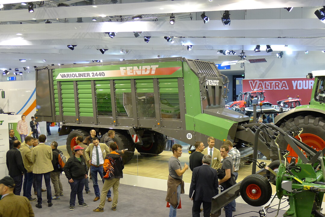 Der Fendt VarioLiner wird zur Erntesaison 2017 in Deutschland in zwei Ausf�hrungen mit 35 und 40 m� Ladevolumen verf�gbar sein.