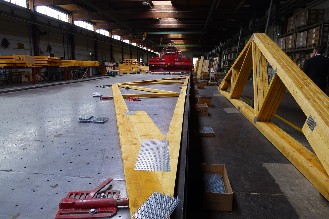 Seit 1978 werden in Osterhofen Nagelplattenbinder f�r den Hallenbau verwendet.