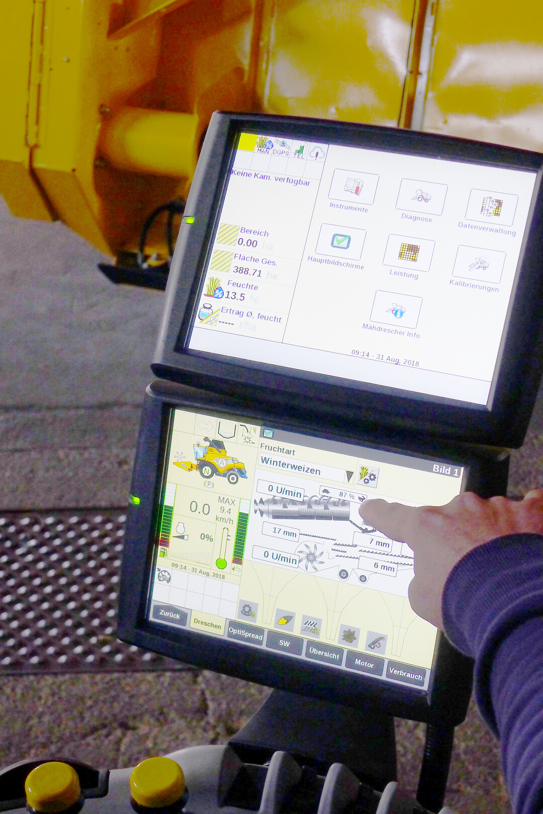 Das automatische M�hdreschereinstellsystem IntelliSense der CR-M�hdrescher ab Modelljahrgang 2019 unterst�tzt den Fahrer bei der schwierigen Aufgabe, eine maximale Durchsatzleistung bei geringstm�glichen K�rnerverlusten und Bruchkornanteilen aufrechtzuerhalten. 