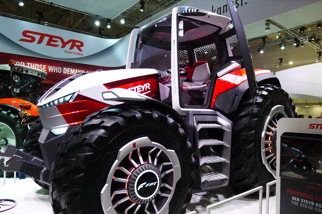 Der Fahrerplatz ist wie ein Cockpit gestaltet