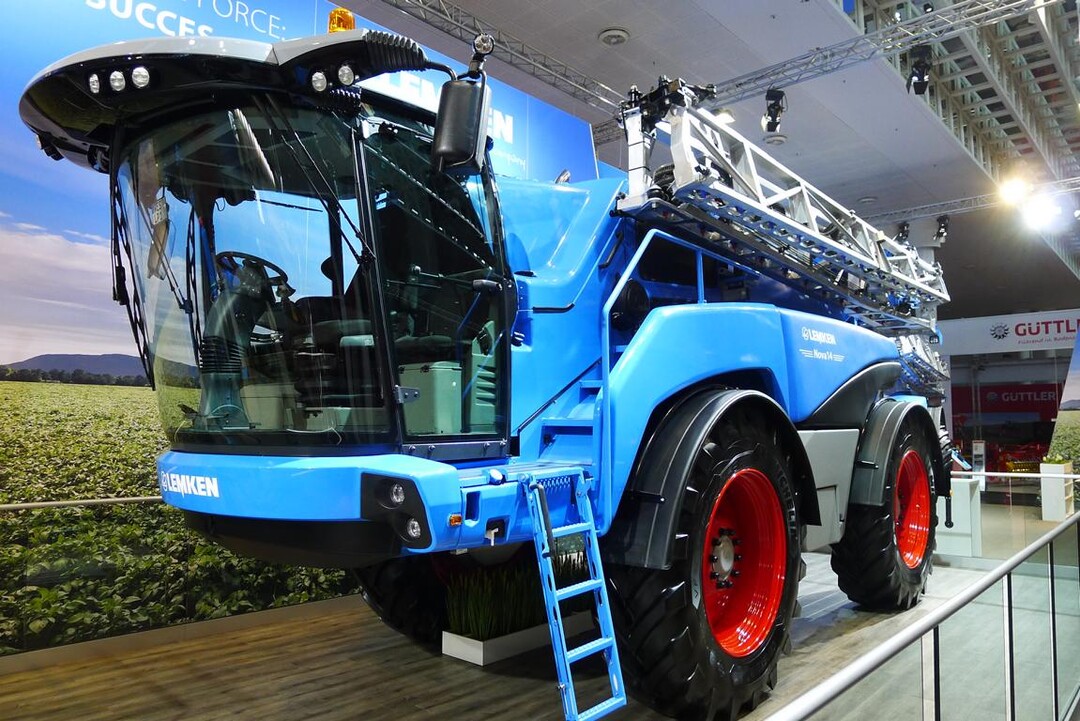Mit dem Nova 14 will Lemken bei den selbstfahrenden Feldspritzen mitmischen. Der Nova hat eine Arbeitsbreite von 24 bis 39 m und hat eine 2- und 4-Rad-Lenkung.