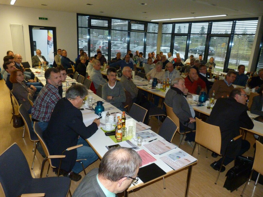 Zahlreiche Zuh�rer wollten sich die SZV/German Genetic-Fachtagung auch im Haus des Bauernverbandes in Unterm�nkheim-�brigshausen nicht entgehen lassen.