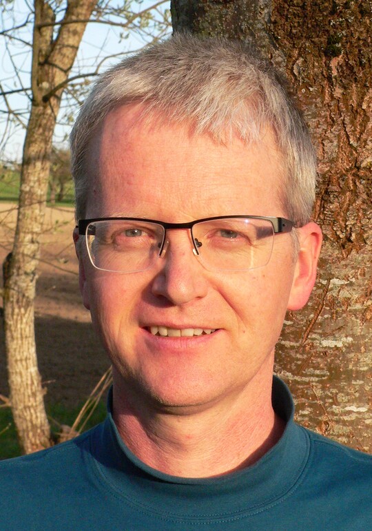 Sicher ist sicher: Dr. Hans-Jürgen Seeger vom Rindergesundheitsdienst Aulendorf rät zu strikten Hygienemaßnahmen auf Milchviehbetrieben.