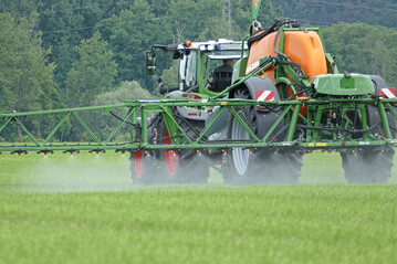 Bislang gilt die Landwirtschaft als Urheber von Glyphosat-Spuren in Gew�ssern. Nach neuen Erkenntnissen k�nnten auch Waschmittel zum Eintrag des Herbizids in die Umwelt beitragen.