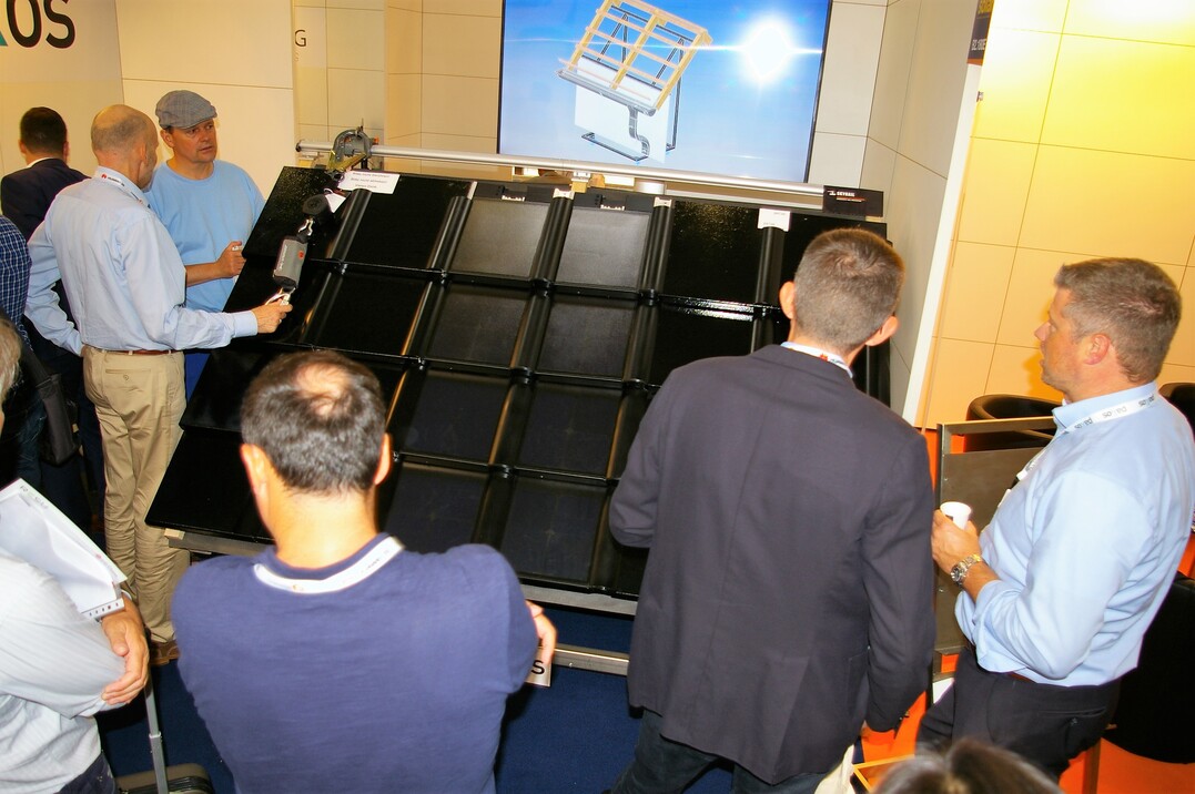 Effiziente Pfannen: Paxos entwickelt Solardachpfannen, die Strom erzeugen und zugleich noch einen thermischen Ertrag liefern.