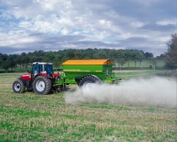 Nach der Getreideernte sollten die B�den mit Kalk versorgt werden.