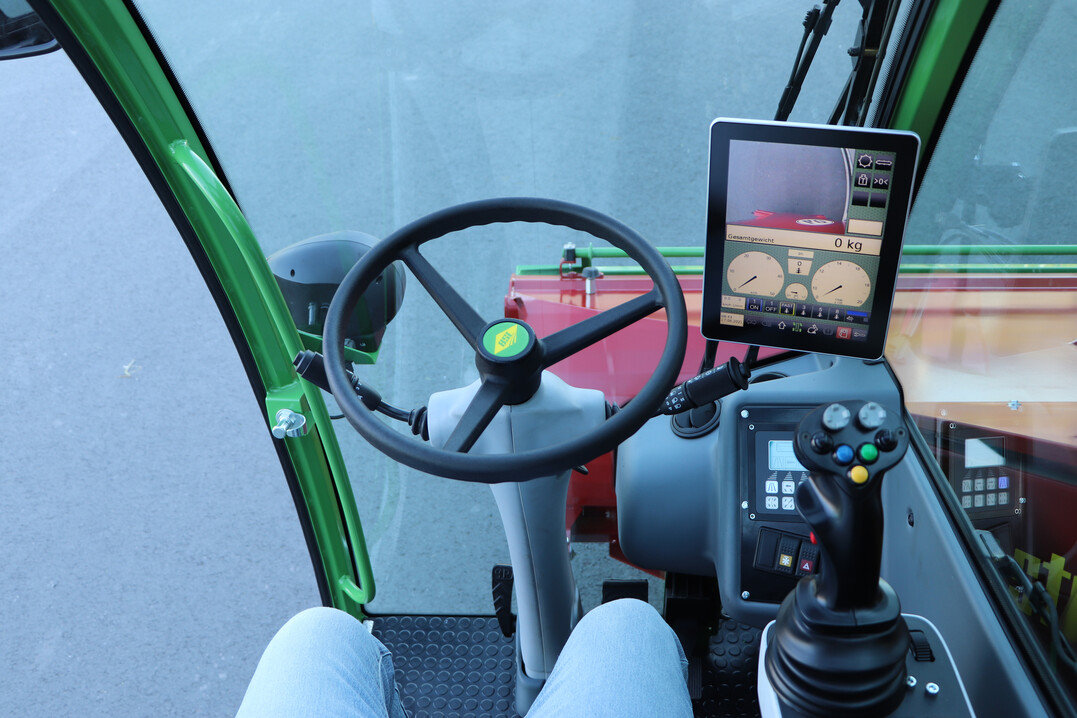 Strautmann stellt die selbstfahrenden Futtermischwagen ab sofort auf eine neu konzipierte Fahrerkabine um.