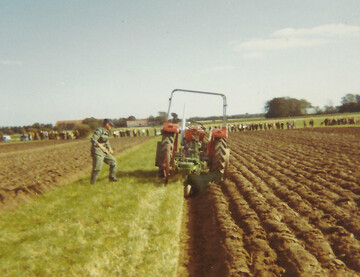 Der Graslandweltmeister 1965 in Norwegen mit einem Pflug von Gassner.