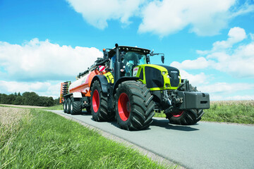Mit First Claas Rental k�nnen Landwirte und Lohnunternehmer auf Arbeitsspitzen mit der kurzfristigen Anmietung von Traktoren im Leistungsbereich von 90 bis �ber 400 PS reagieren.