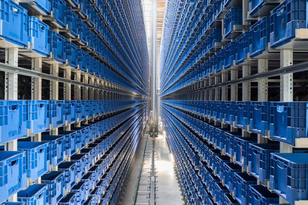 Das neue Ersatzteil-Logistikcenter verf�gt unter anderem �ber ein automatisiertes Kleinteilelager mit 31.000 Beh�ltern.