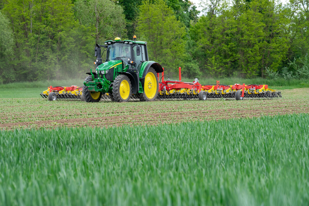 Im August 2021 hat Pöttinger sein Produktprogramm um die Striegel erweitert.
