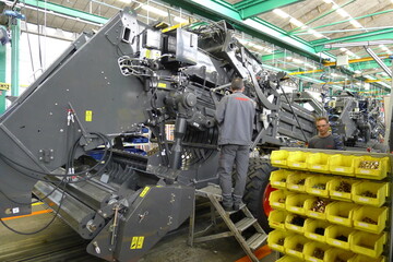 Nur Gro�packenpressen konnten im Saisonjahr 2015/16 in Deutschland st�ckzahlenm��ig deutlich zulegen. Bei Rundballenpressen und M�hdreschern war der Markt kr�ftig r�ckl�ufig.