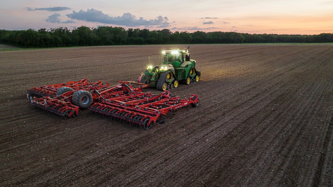 Den Kuhn Prolander gibt es jetzt bis 14 Meter Arbeitsbreite.