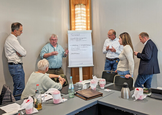 Die deutschen Partner des BroilerNet-Projekts kamen in Hannover zusammen, um praxisreife Lösungsansätze für die aktuellen Herausforderungen der Masthühnerhaltung zu diskutieren.