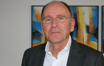  Jakob Ramm (67) der langj�hrige Co-Gesch�ftsf�hrer der Milchwerke Schwaben in Neu-Ulm geht in den Ruhestand. Er sagt: "Eine Schnittk�serei wie die Milchwerke Schwaben gibt es in dieser Gr��enordnung hier in S�ddeutschland nicht so viele. Da haben wir uns gut aufgestellt."