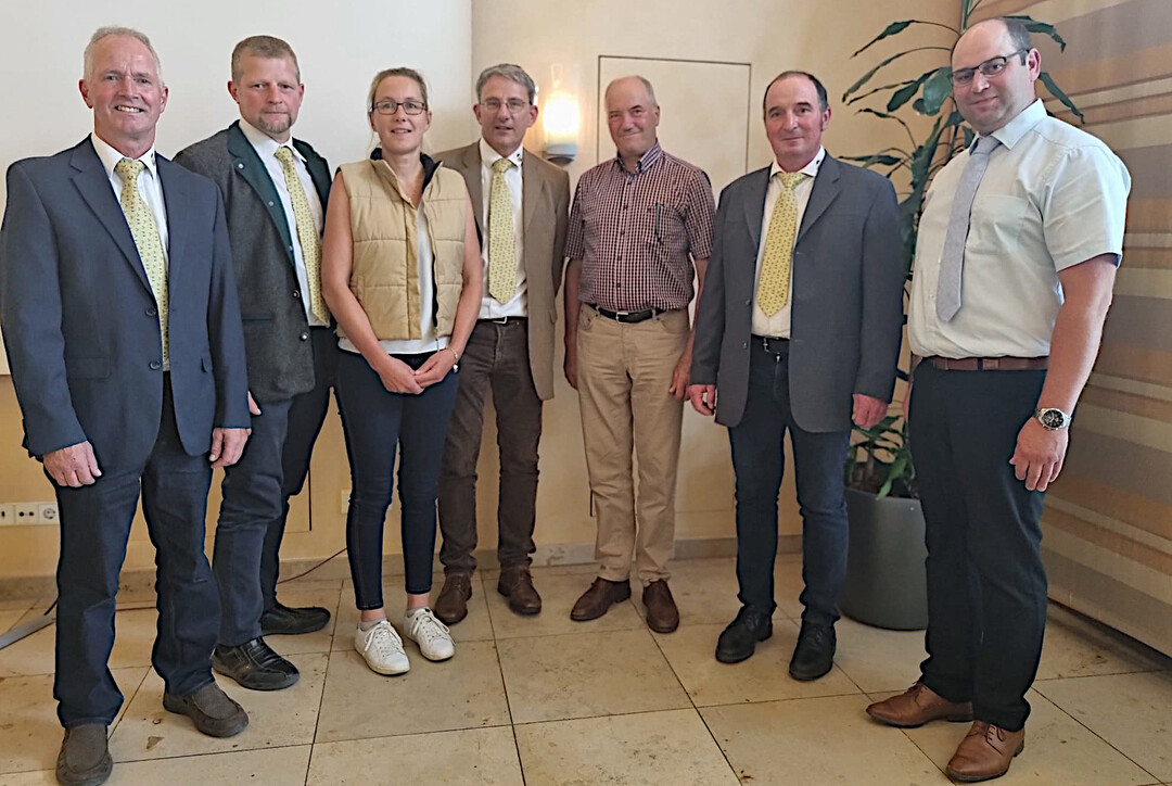 Vorstandschaft neu gew�hlt: (v. l.) 1. Vorsitzender Josef Volkwein, 1. Stellv. Vorsitzender Joachim Keller, 2. Stellv. Vorsitzende Marlies M�ller, Gesch�ftsf�hrer Dr. Alfred Weidele, Reinhold Haag, Hubert Sch�nenberger und Alexander Straub.