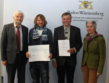 MLR-Amtschef Wolfgang Reimer, Preisträger Albert und Peter Werner sowieLandestierschutzbeauftragte Dr. Cornelie Jäger