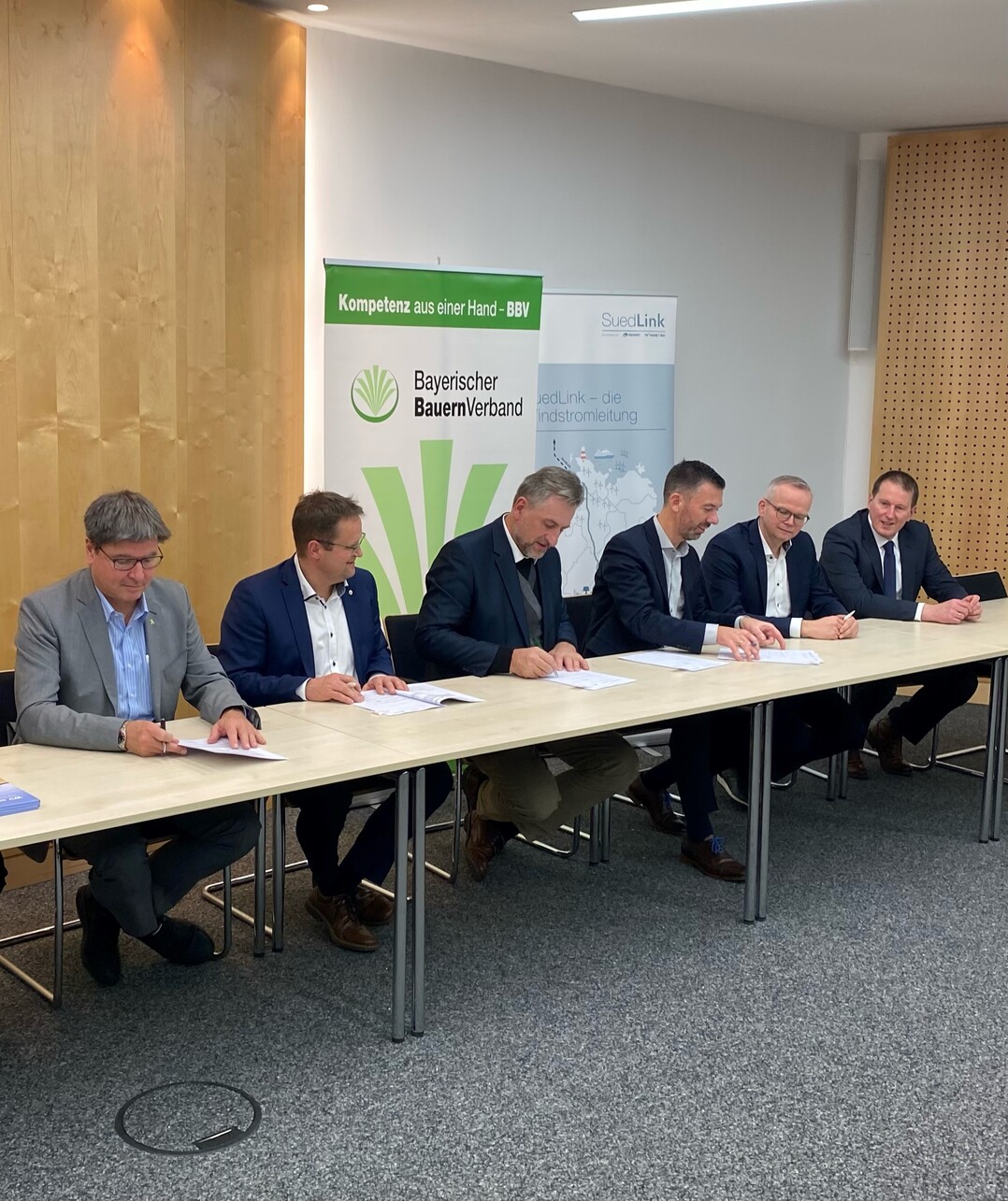 Termin mit den Vertretern von TenneT und TransnetBW in M�nchen bei der LBV-Vizepr�sident J�rgen Mauerer (2. v. l.) teilgenommen hat.