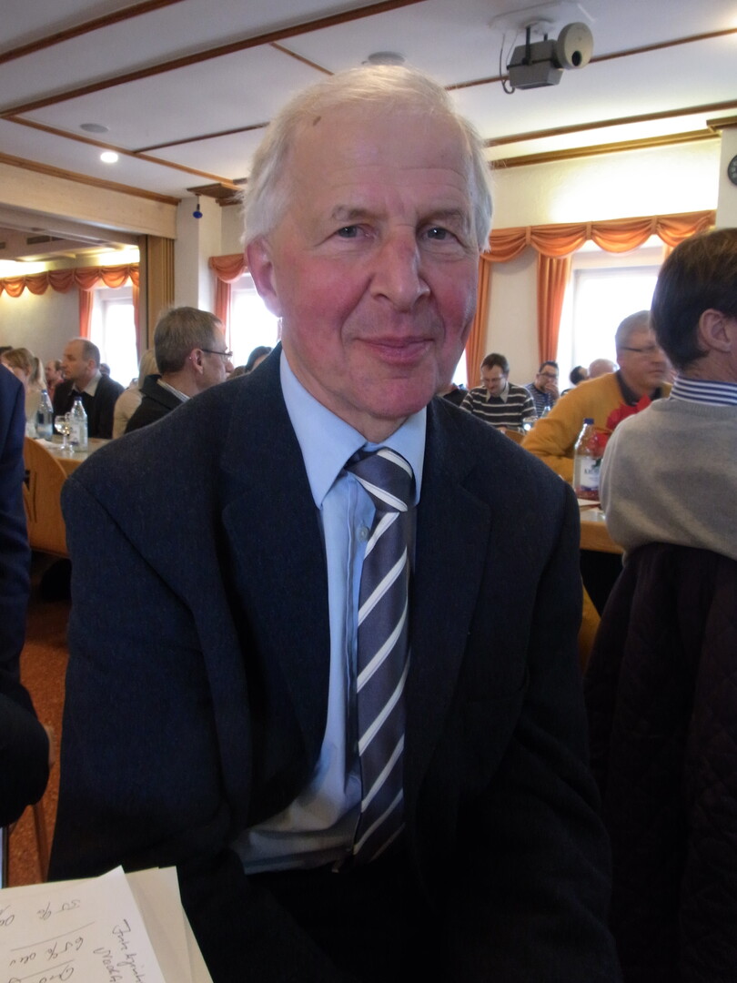 Weniger Antibiotika, mehr Vorbeuge: Dr. Engelbert Albrecht vom Rindergesundheitsdienst Aulendorf referierte über die Antibiotika-Strategie der Bundesregierung, die darauf abzielt, dass weniger, vor allem Reserveantibiotika in Tierbeständen eingesetzt werden.