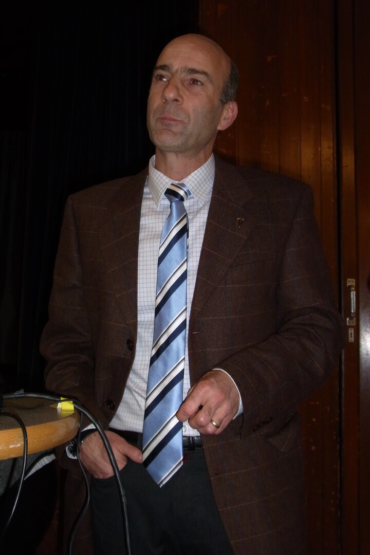 Liegeflächen nehmen für Uwe Eilers vom LAZBW eine Schlüsselrolle beim Komfort für die Kühe ein. Boxen sollten entsprechend gepflegt und sauber gehalten werden und zur Größe der Wiederkäuer passen. Nur dann ist sichergestellt, dass sich die Tiere genügend lange in die Liegeboxen legen, wiederkäuen und sich erholen.