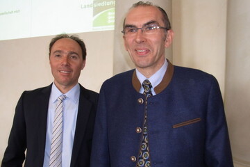 Hans-J�rgen Ziegler (li.) von der Beratungsgesellschaft agriconcept und Dr. Hans-Peter Maurer von der Landsiedlung Baden-W�rttemberg referierten �ber das Investitionsverhalten von Milchviehhaltern.