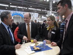 Prominenter Besuch auf dem Stand des baden-württembergischen Schweinezuchtverbandes/German Genetic: Josef Rief, Bundestagsabgeordneter (CDU) aus dem Landkreis Biberach, selbst Ferkelerzeuger in Kirchberg/Iller, stattete der Züchterorganisation am Mittwoch einen Besuch ab.