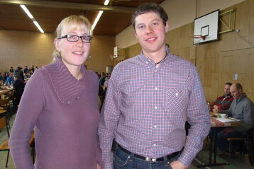 Marlies und Robert M�ller bewirtschaften in Gr�nkraut in der N�he von Ravensburg einen Milchviehbetrieb. Zudem bieten sie G�stezimmer an, bewirtschaften ein Blumenfeld und Robert M�ller schwadet f�r Berufskollegen Gr�nlandfl�chen im Lohn.