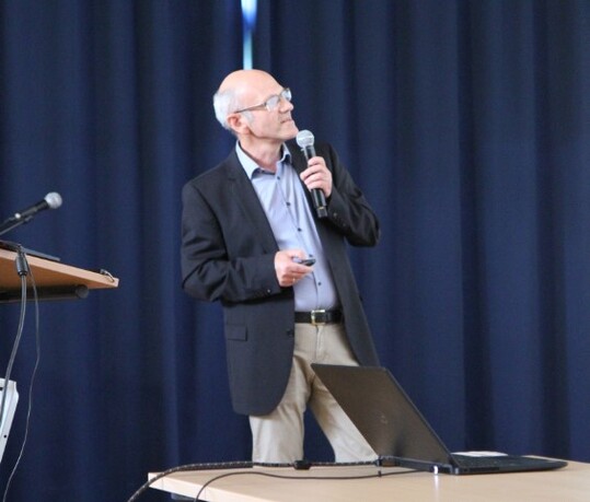 Roland Küblböck, Fachtierarzt für Geflügel beim Geflügelgesundheitsdienst der Sächsischen Tierseuchenkasse sprach u. a. über Salmonellenvorkommen bei Legehennen.