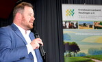 Andreas Glück (MdL/FDP) kandidiert für die Europawahl. Er bedankte sich bei Bäuerinnen und Bauern für die geleistete Arbeit.