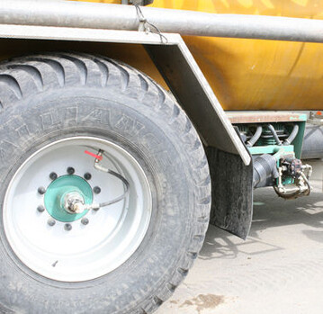Breite Bereifung und ein variabler Innendruck ist eine Ma�nahme, um Bodenverdichtungen zu vermeiden.