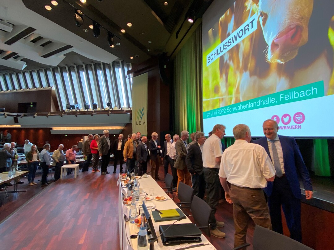 Die Schlange der Gratulanten ist lang.