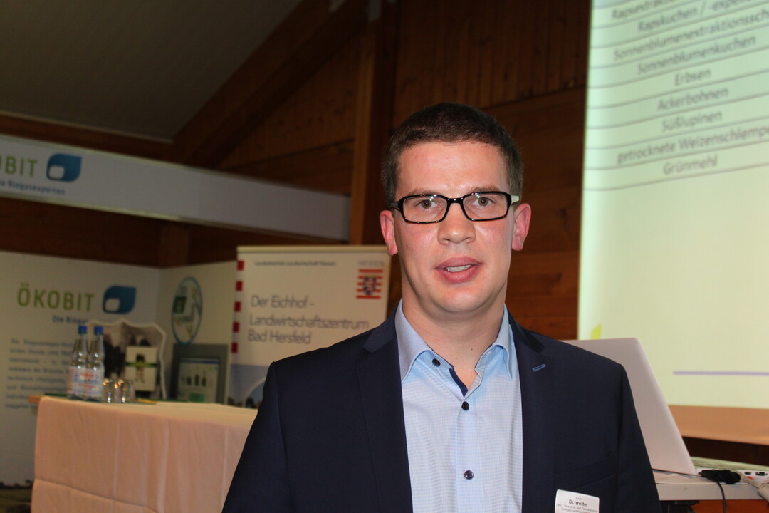 �Eine optimale Futterstruktur dient der Besch�ftigung der Hennen.�     Ruben Schreiter, Lehr-, Versuchs- und Fachzentrum f�r Gefl�gel- und Kleintierhaltung Kitzingen