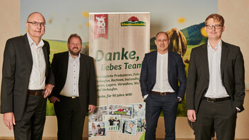 Die Schwarzwaldmilch feiert in diesem Jahr ihr 90-j�hriges Jubil�um. Das Bild zeigt die F�hrungsmannschaft mit v.l. Heinz Kaiser (Gesch�ftsleiter Landwirtschaft, Produktion & Logistik), Markus Kaiser (Aufsichtsratsvorsitzender), Andreas Schneider (Gesch�ftsf�hrer), Bj�rn Beckmann (Gesch�ftsleiter Finanzen & Verwaltung).
