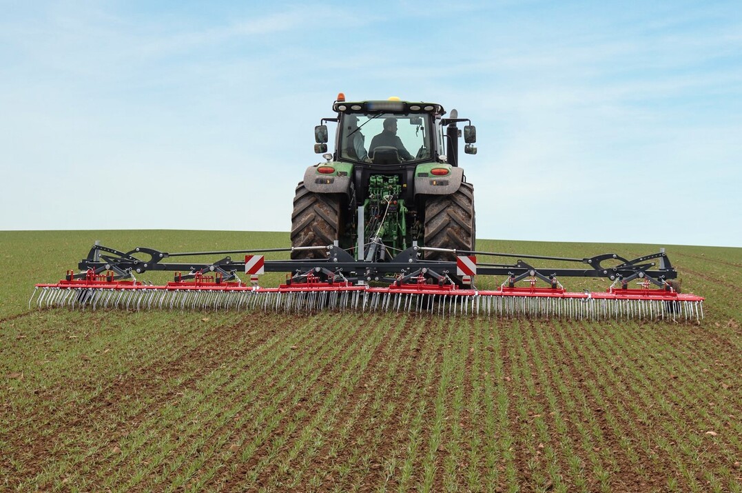 Saphir hat das Modell WeedStar im Rahmen des Saphir-Cleanfield Programms eingeführt.