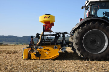  Der M�thing Coverseeder erm�glicht die Bearbeitung von Ernteresten und die Ausbringung und Bedeckung des Saatgutes in einem Arbeitsgang, ohne vorherige Bodenbearbeitung. 