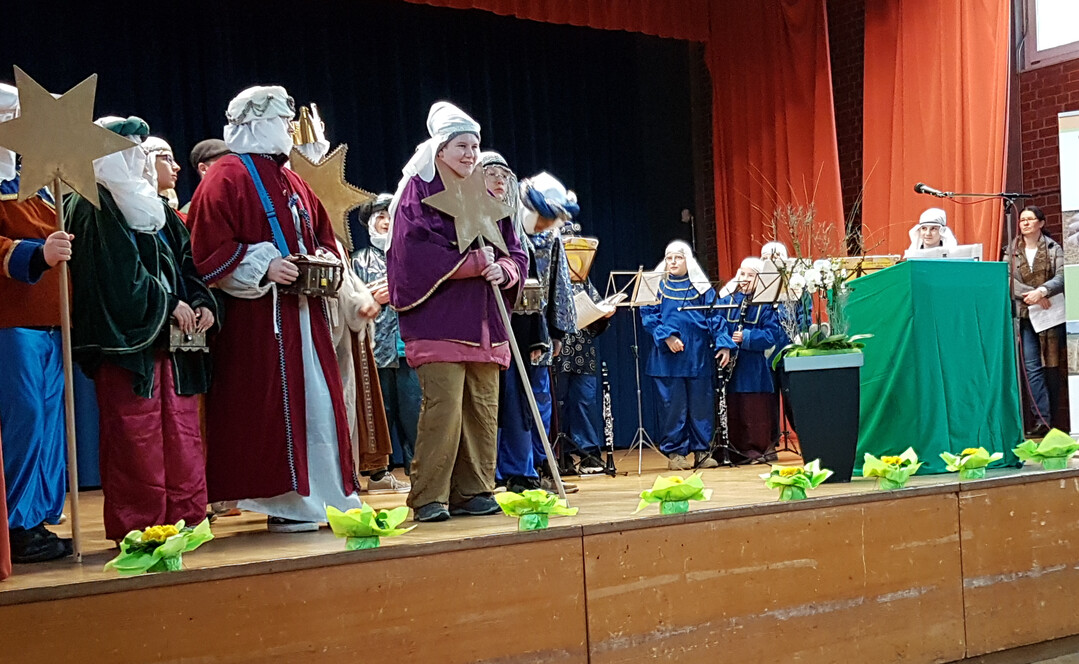 Für eine feierliche Stimmung sorgten die Sternsinger aus Laiz.