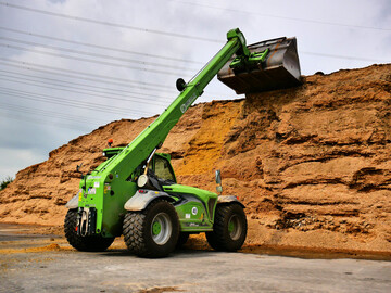  Der neue Turbofarmer XXL von Merlo hat 170 PS Motorleistung, 6,5 Tonnen Hubkraft und neun Meter Hubh�he. 