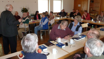 Lebhafte Diskussion in Hohebuch zwischen landwirtschaftlicher Praxis und Prof. Thomas Richter